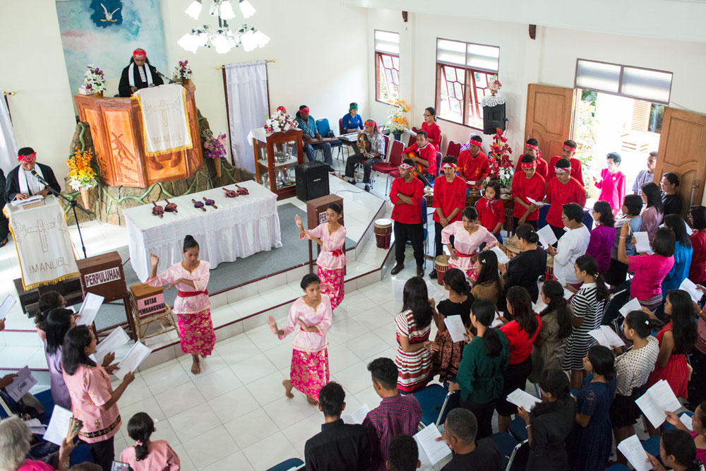 Ambonese service dance